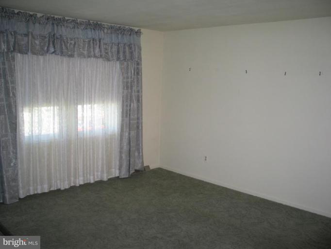 8434 Miramar Road Pasadena, MD 21122 - Photo 5 of 8 Living Room