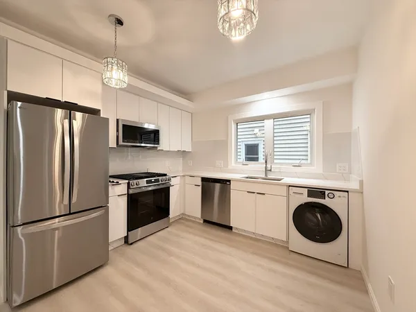 $3,450 | 144 Spring Street, Unit 1, Cambridge, MA 02141