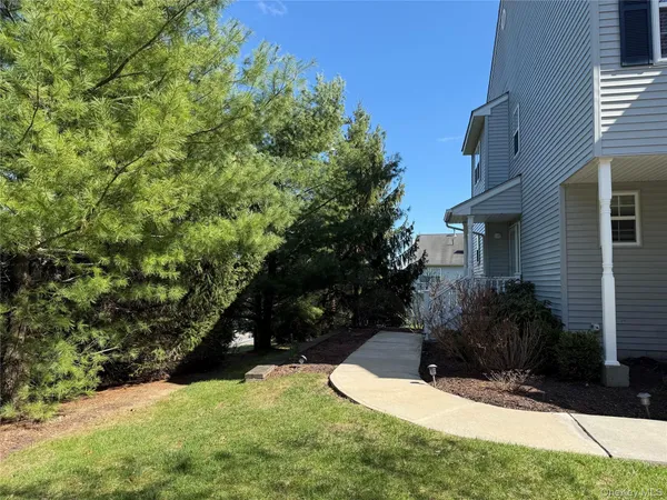 $419,900 | 3014 Patrick Henry Court, Unit 43, New Windsor, NY 12553