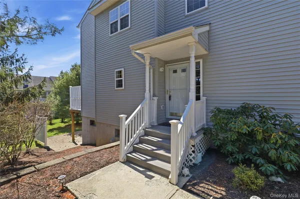 $419,900 | 3014 Patrick Henry Court, Unit 43, New Windsor, NY 12553