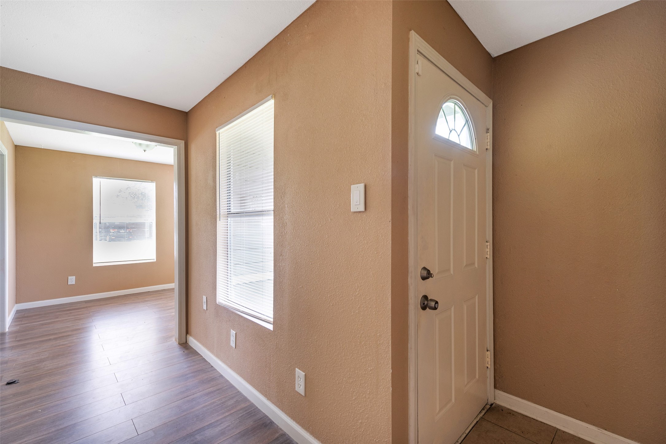 202 Norview Drive Houston, TX 77022 - Photo 3 of 24
