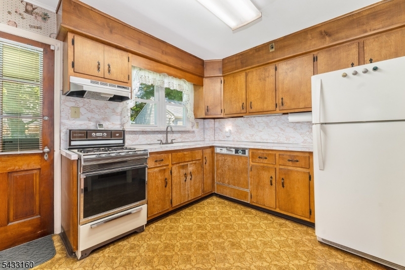 230 Swarthmore Road Linden, NJ 07036 - Photo 17 of 38