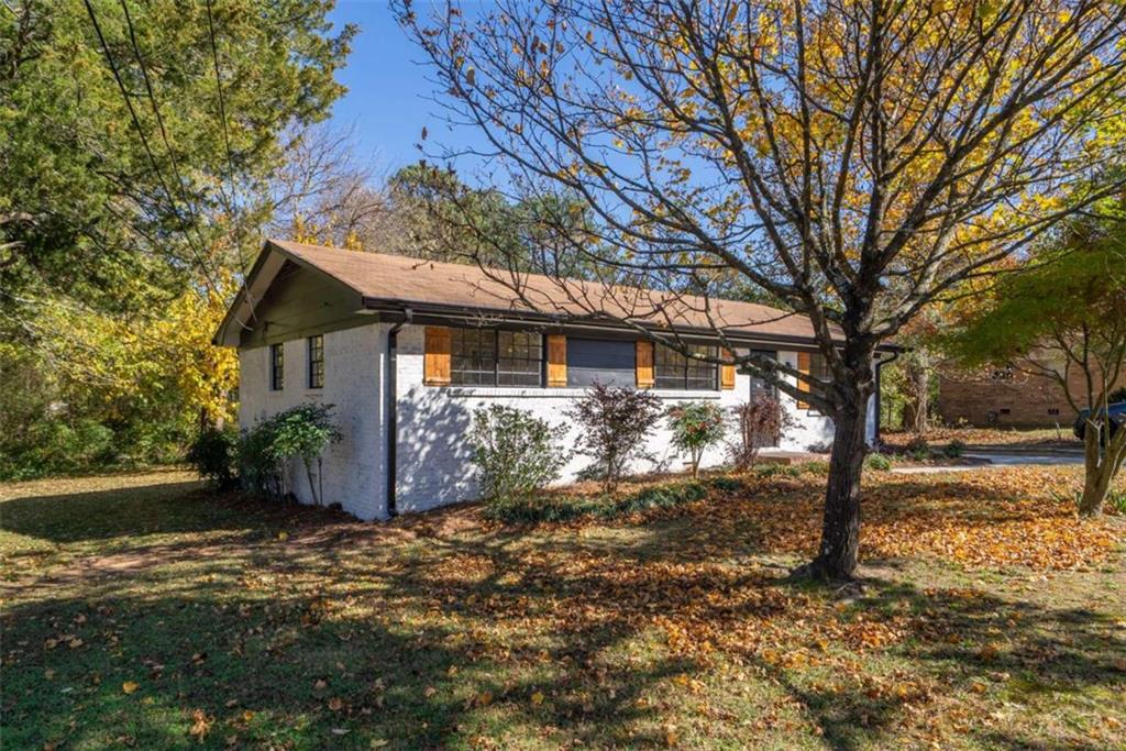 511 Lee Byrd Road Loganville, GA 30052 - Photo 6 of 32 a front view of a house with garden