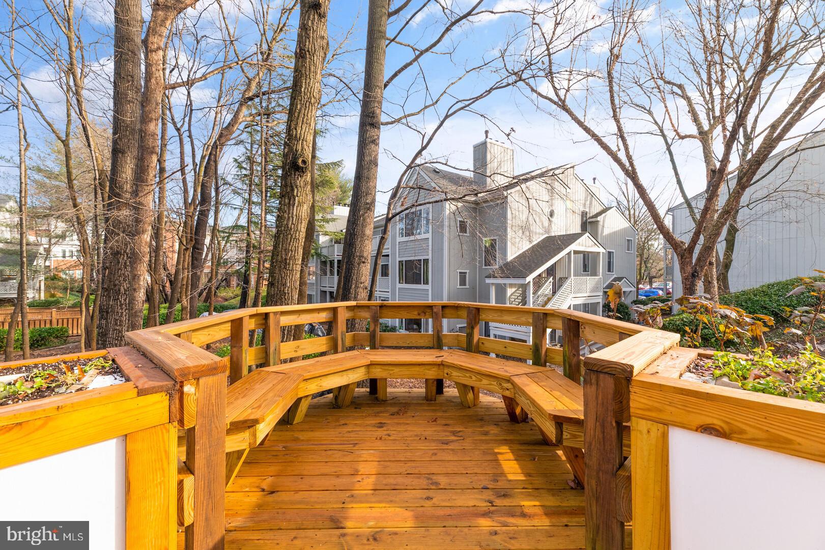 2225 Hunter's Run Drive Reston, VA 20191 - Photo 21 of 26 Out side seating area