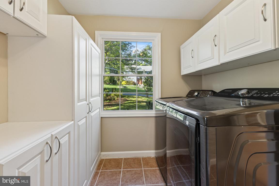 1901 Belle Haven Road Alexandria, VA 22307 - Photo 15 of 52 a utility room with cabinets washer and dryer