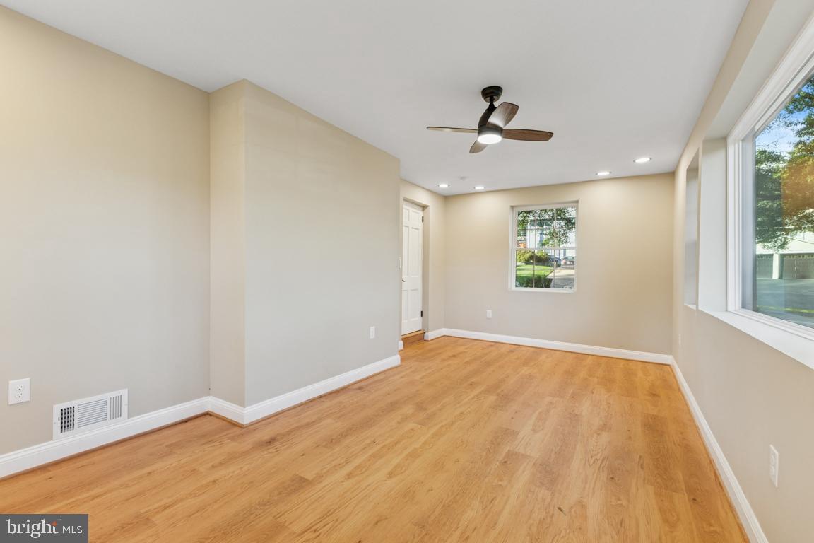 1901 Belle Haven Road Alexandria, VA 22307 - Photo 19 of 52 an empty room with windows and ceiling fan