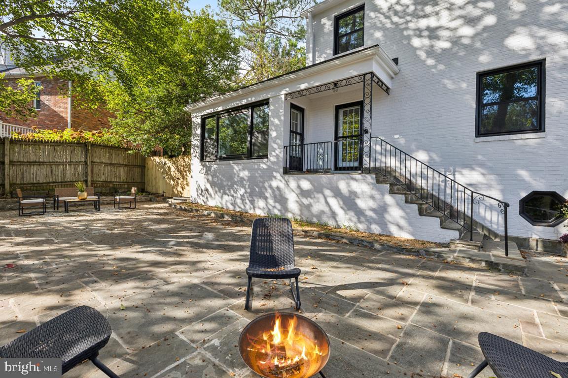 1901 Belle Haven Road Alexandria, VA 22307 - Photo 44 of 52 a view of outdoor space and yard