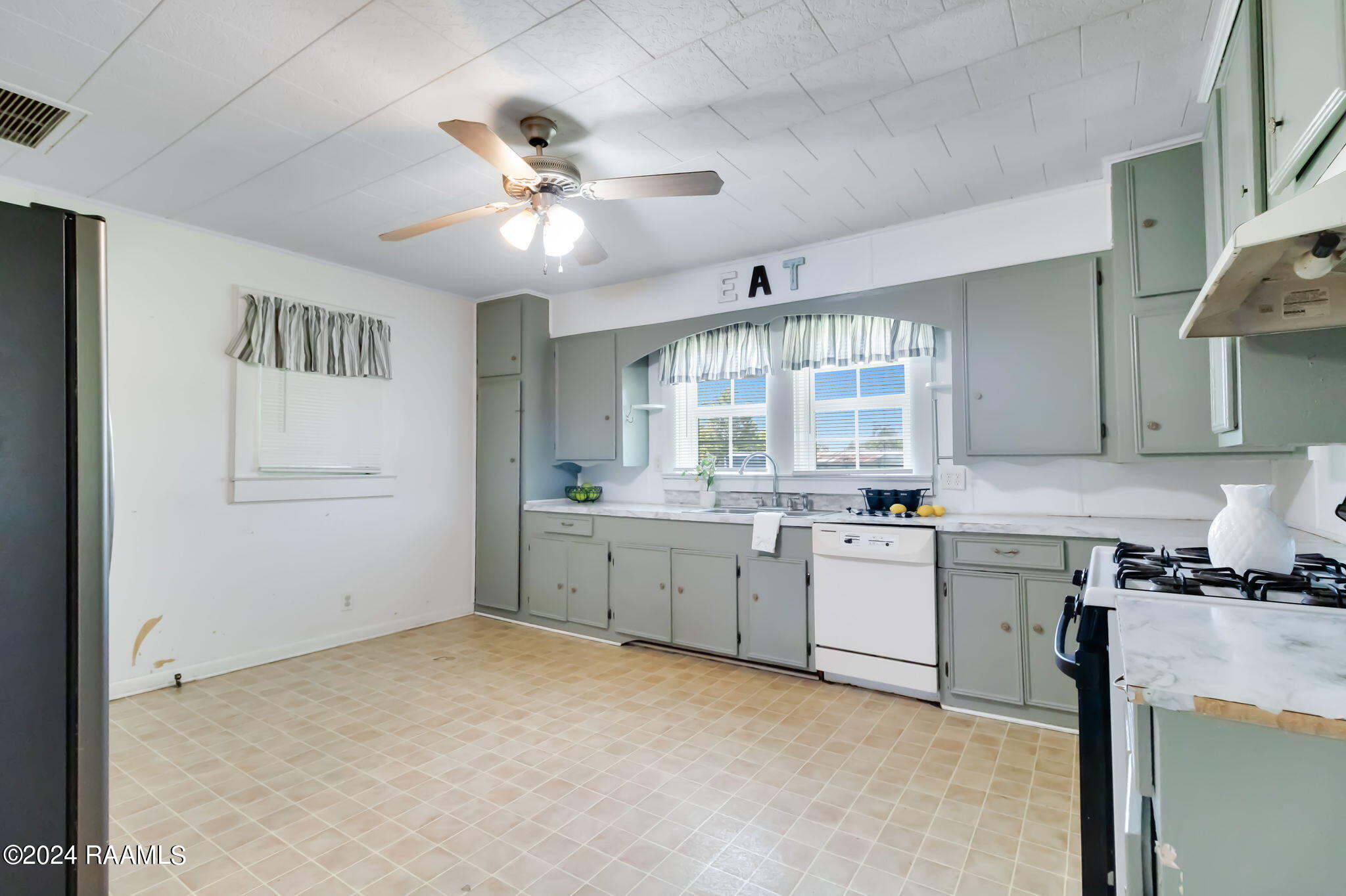 5122 Landry Road Duson, LA 70529 - Photo 4 of 16 5-web-or-mls-5122 Landry Rd-3