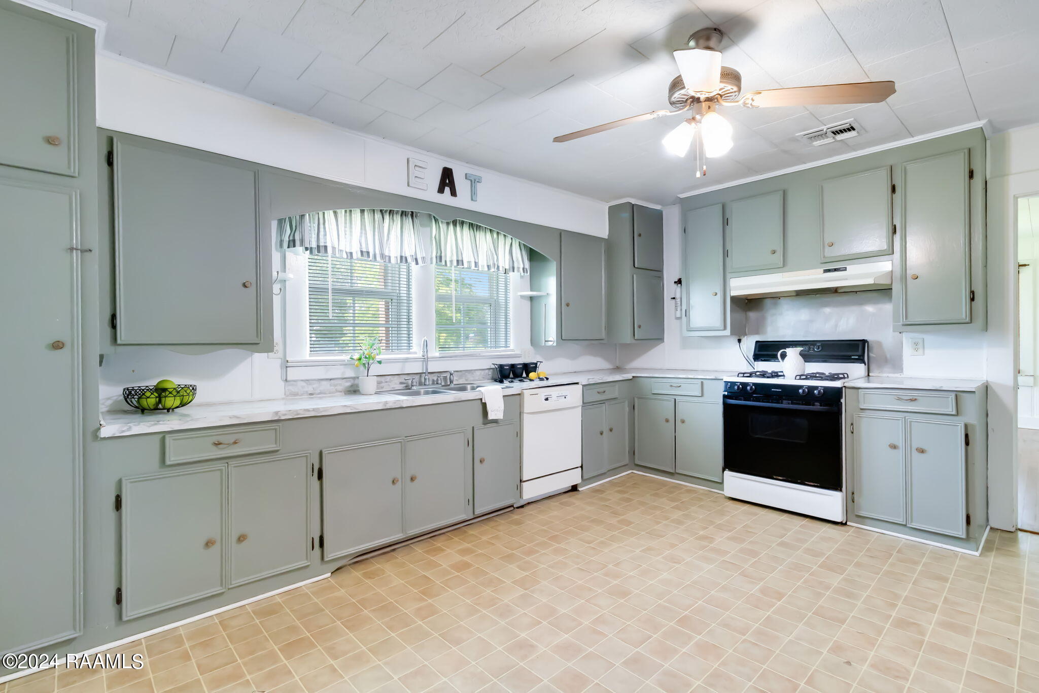 5122 Landry Road Duson, LA 70529 - Photo 5 of 16 6-web-or-mls-5122 Landry Rd-4