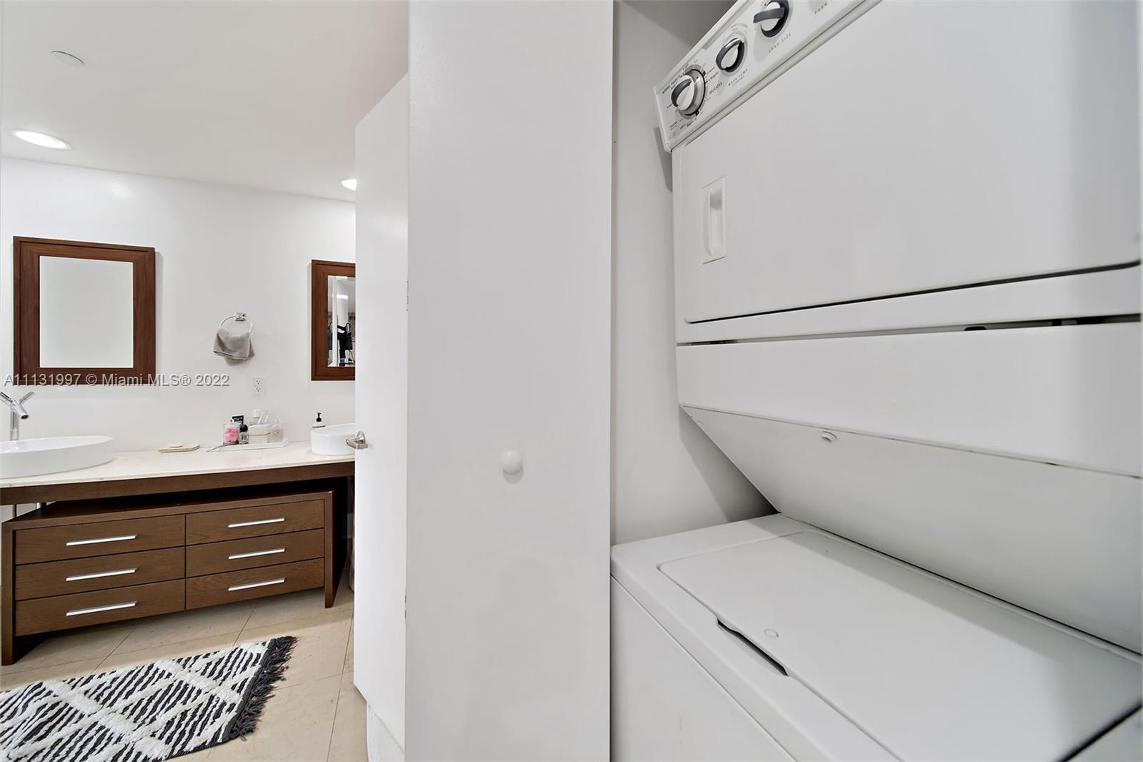 495 Brickell Avenue, Unit 3107 Miami, FL 33131 - Photo 28 of 41 a bathroom with a sink and a mirror