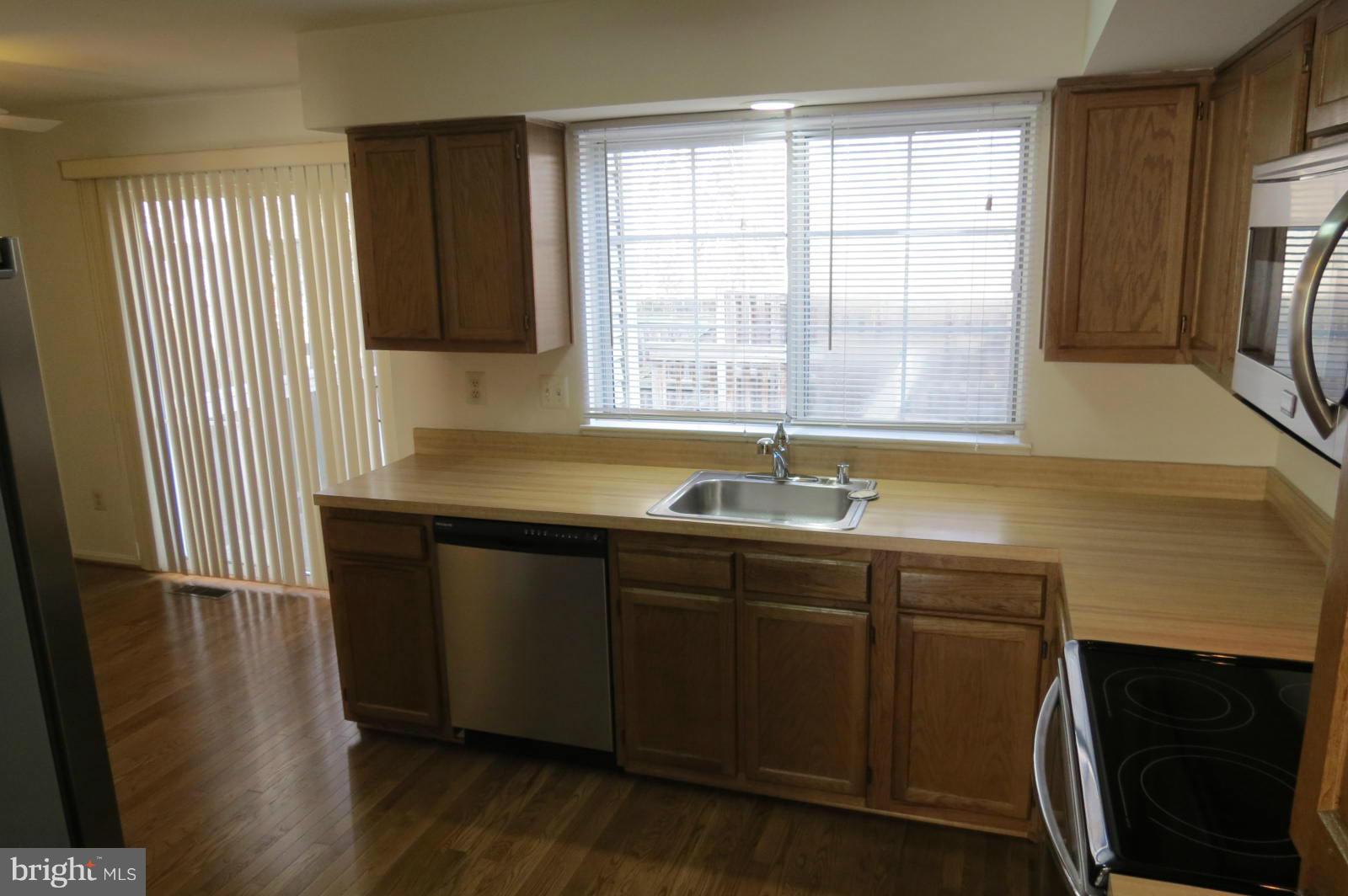 2208 Wimbledon Circle Silver Spring, MD 20906 - Photo 6 of 28 Kitchen