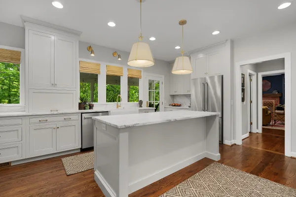 $1,200,000 | 2404 Woodland Way, Signal Mountain, TN 37377