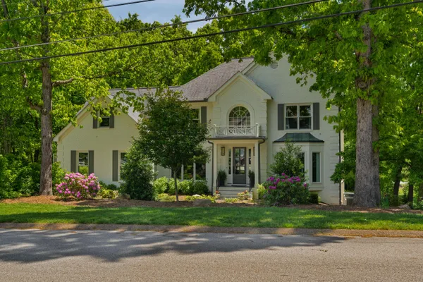 $1,200,000 | 2404 Woodland Way, Signal Mountain, TN 37377