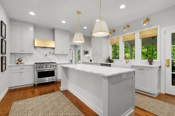 $1,200,000 | 2404 Woodland Way, Signal Mountain, TN 37377