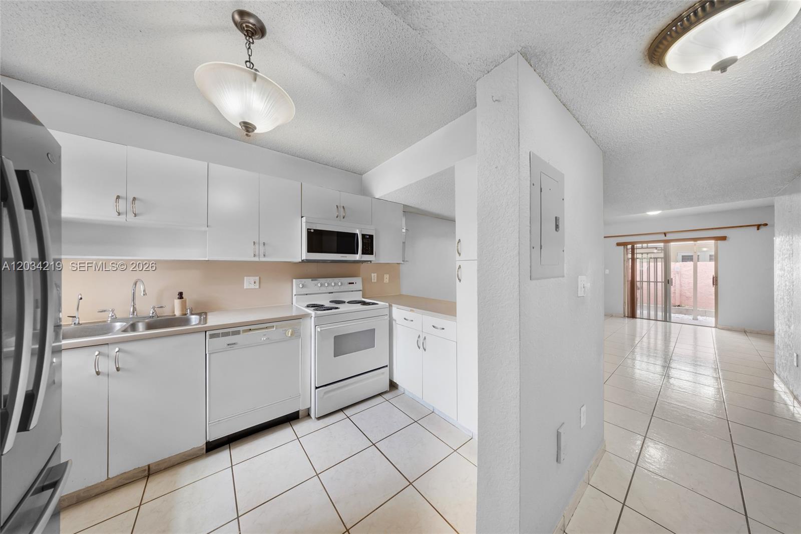 515 West 68th Street, Unit 3 Hialeah, FL 33014 - Photo 7 of 27 Paint color has been virtually staged on all photos