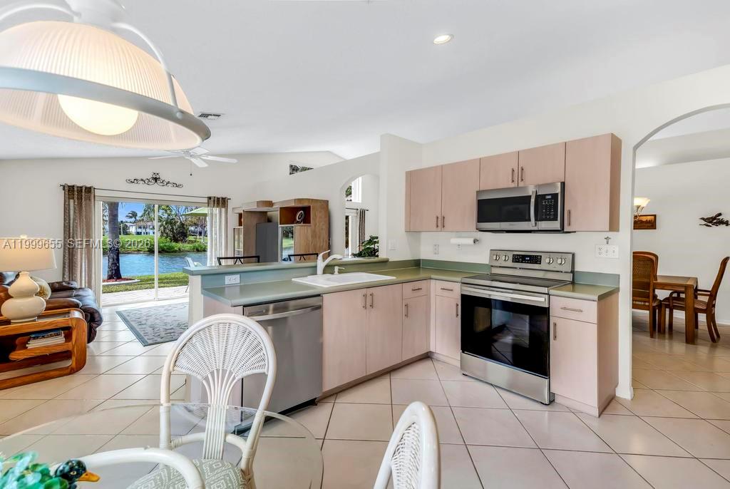 17548 Southwest 28th Court Miramar, FL 33029 - Photo 3 of 39