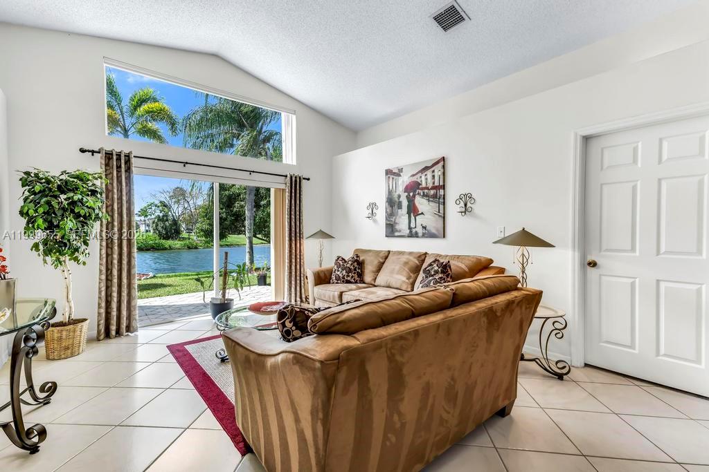 17548 Southwest 28th Court Miramar, FL 33029 - Photo 9 of 39