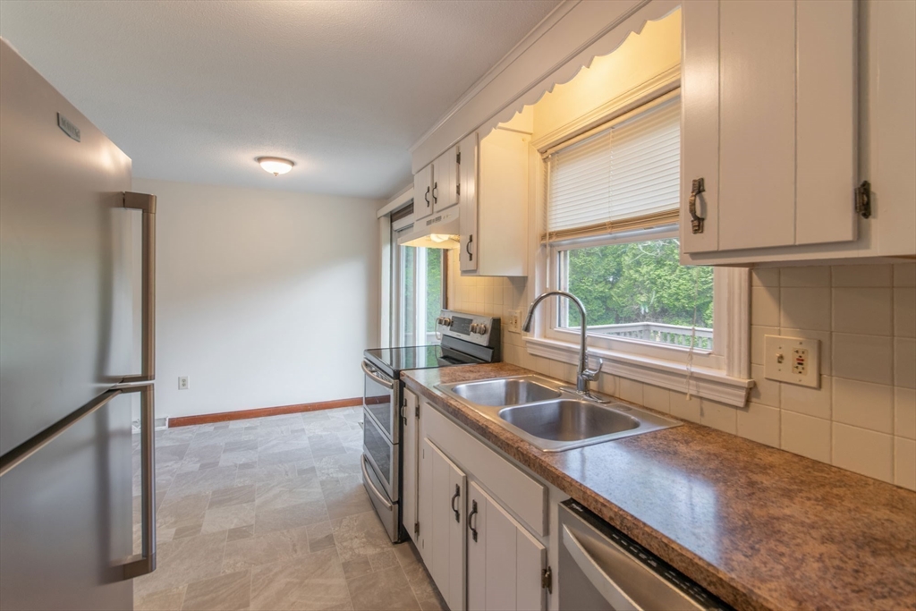 629 River Road Agawam, MA 01001 - Photo 11 of 36