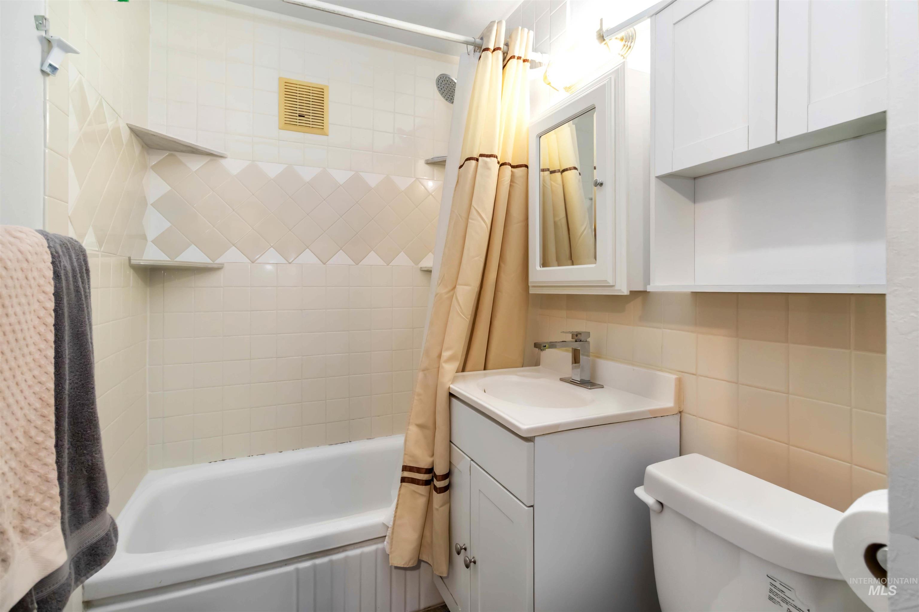 3869 Custer Drive Boise, ID 83705 - Photo 14 of 32