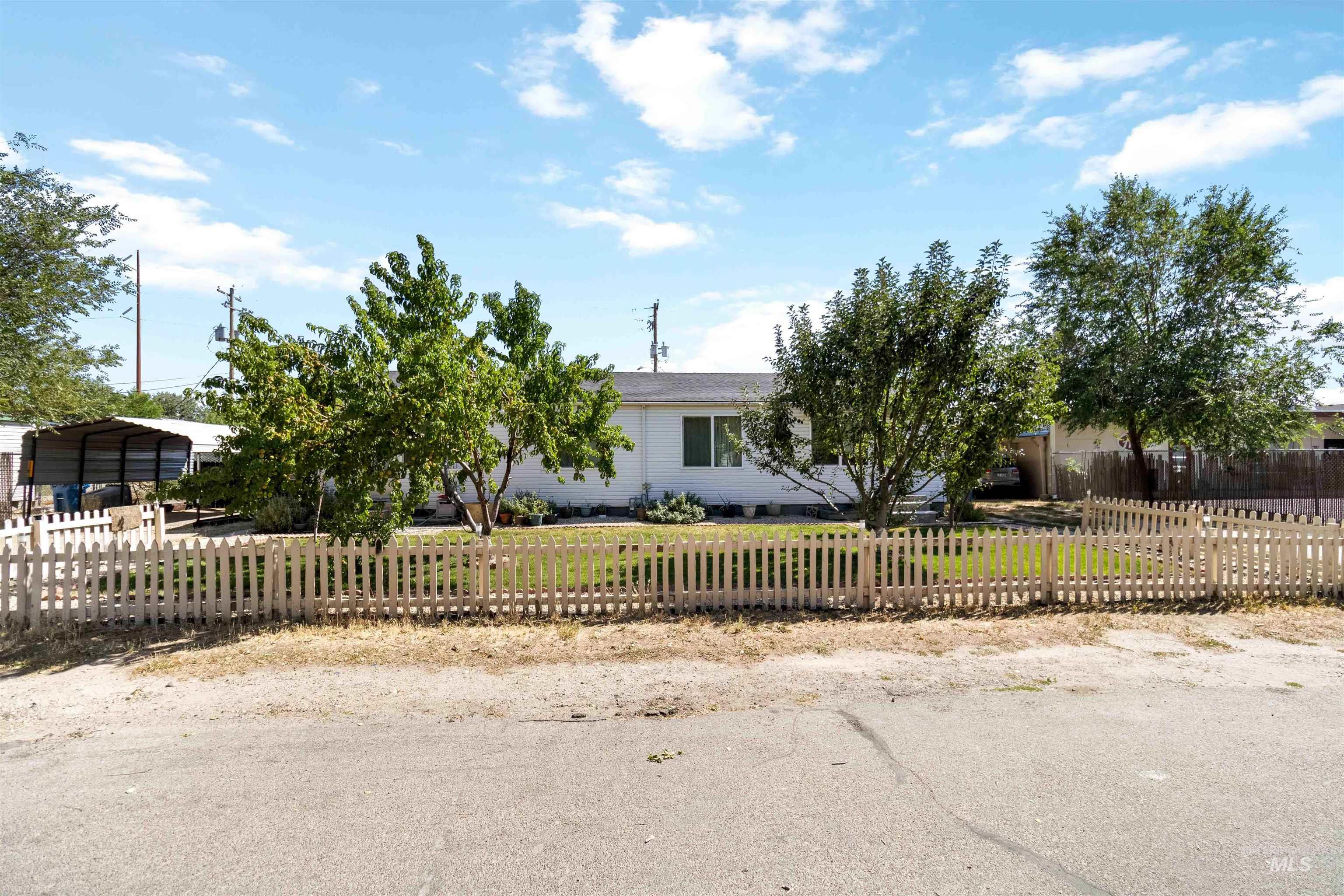 3869 Custer Drive Boise, ID 83705 - Photo 2 of 32