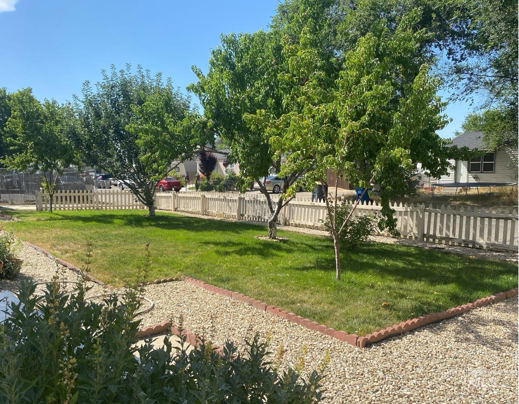 3869 Custer Drive Boise, ID 83705 - Photo 28 of 32 View of yard