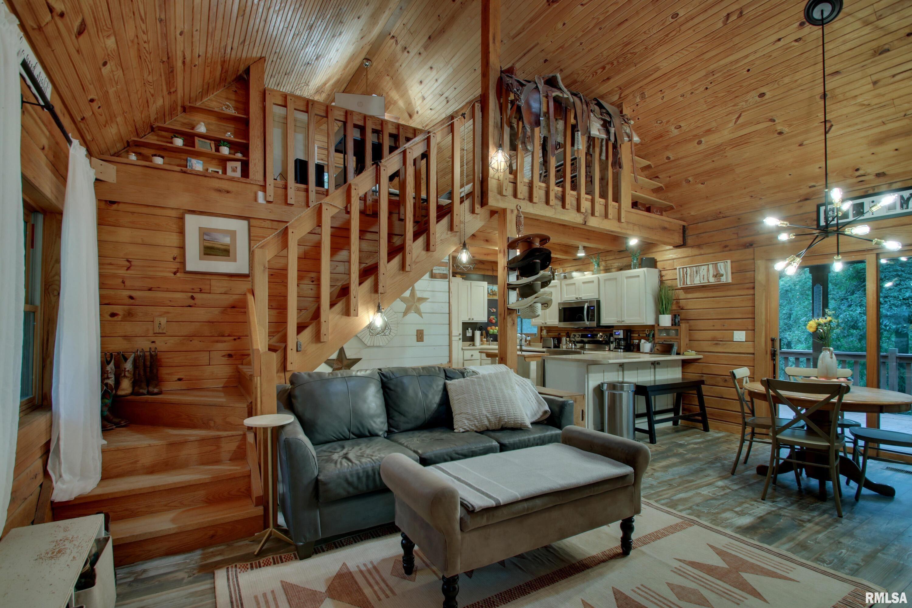 723 2100E Liberty, IL 62347 - Photo 2 of 31