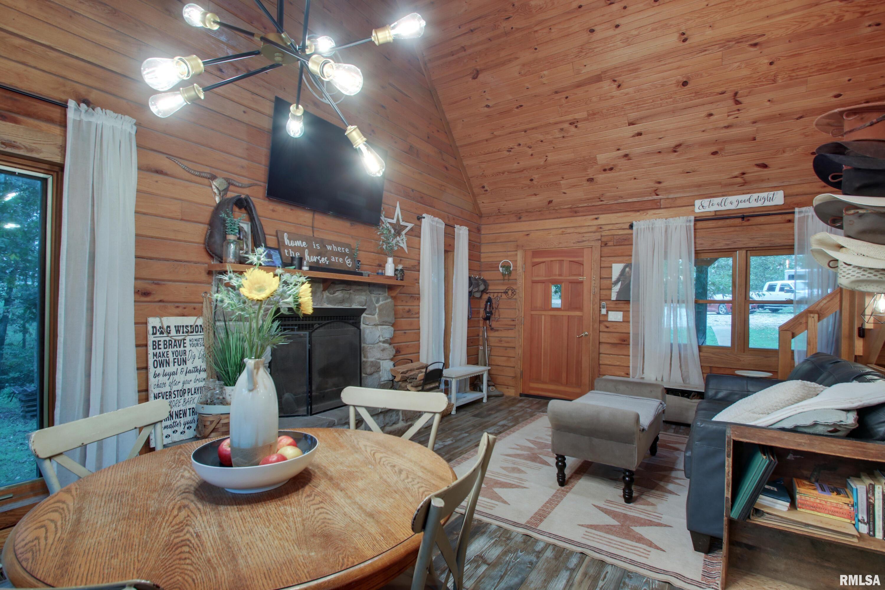 723 2100E Liberty, IL 62347 - Photo 5 of 31