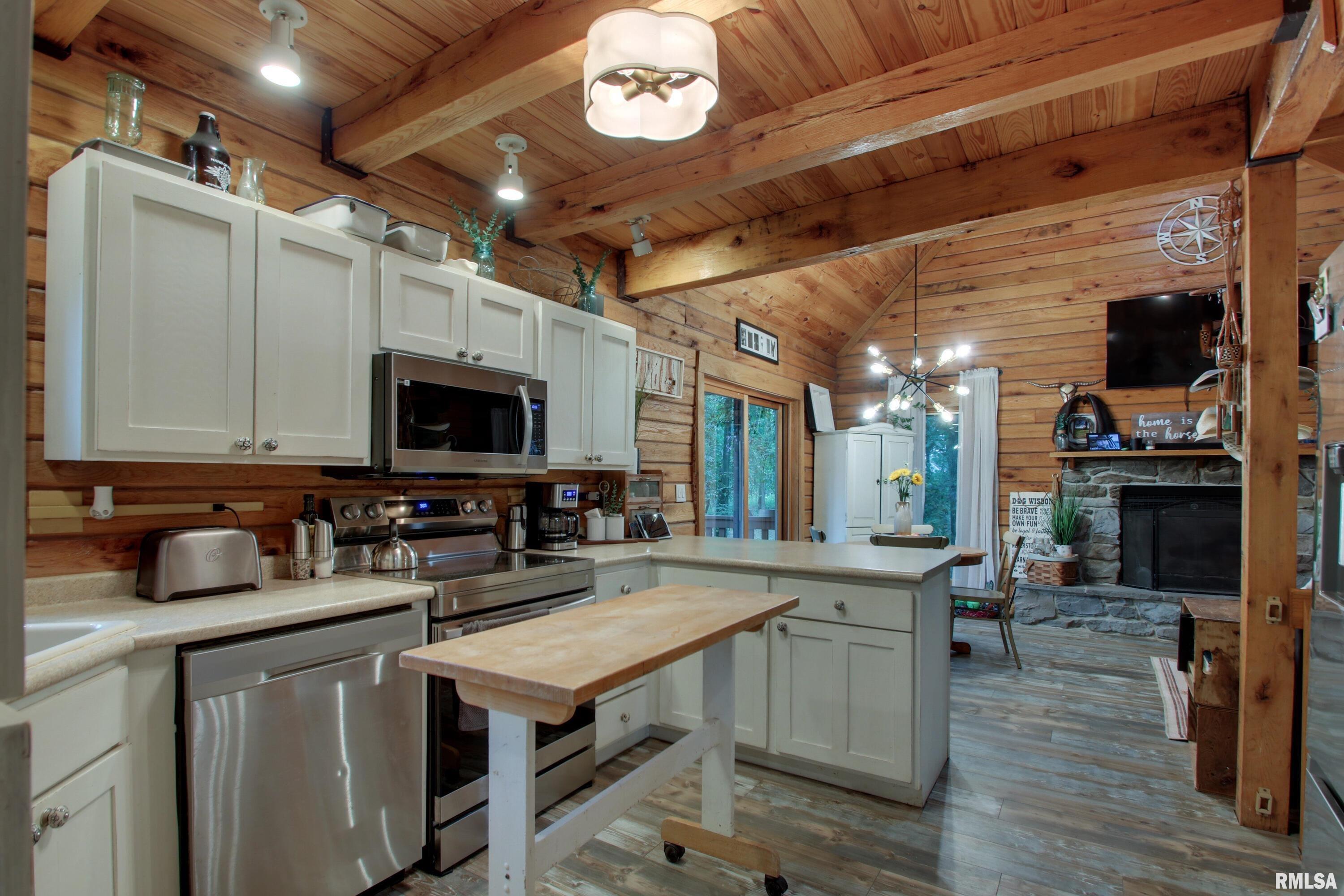 723 2100E Liberty, IL 62347 - Photo 8 of 31