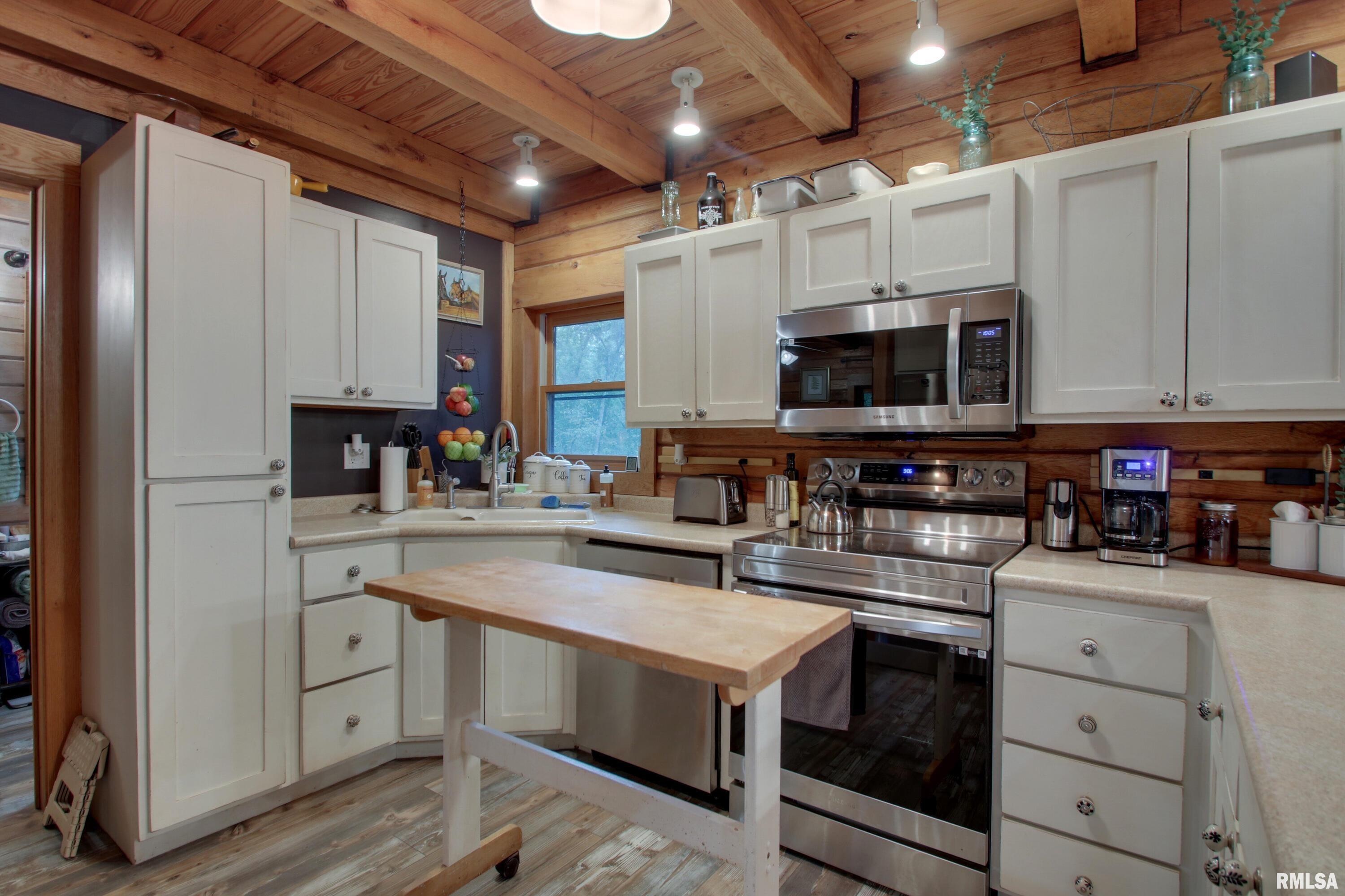 723 2100E Liberty, IL 62347 - Photo 9 of 31