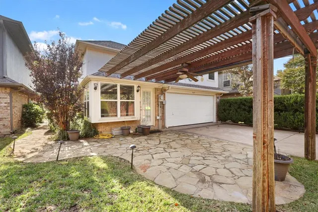 a view of a house with backyard and sitting area