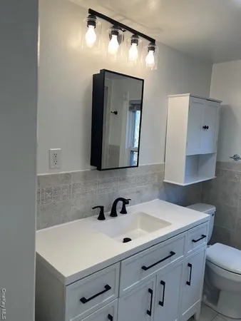 $1,975 | 418 Christian Herald Road, Unit 4, Valley Cottage, NY 10989