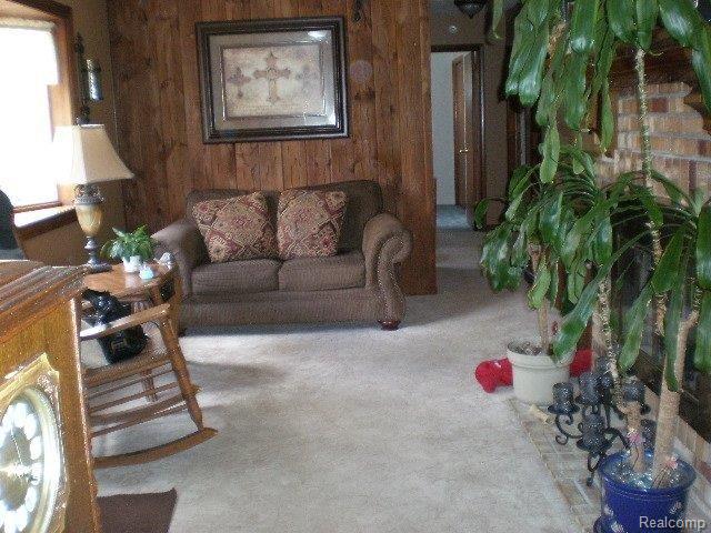 liv. room.JPG