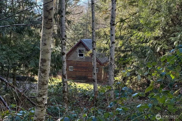 a view of a house with a small yard