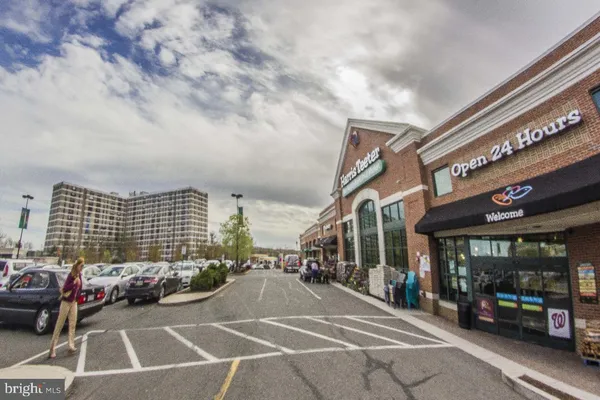 $445,000 | 4600 Duke Street, Unit 419, Alexandria, VA 22304