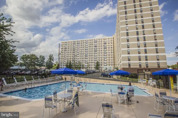 $445,000 | 4600 Duke Street, Unit 419, Alexandria, VA 22304