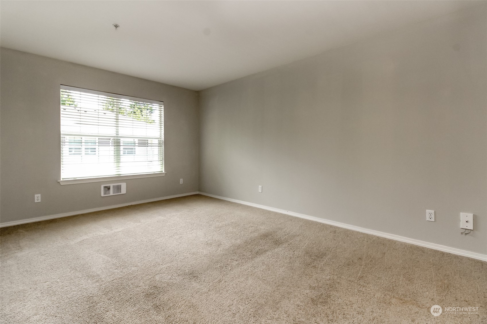 1607 Kincaid Street, Unit E8 DuPont, WA 98327 - Photo 20 of 28 an empty room with a window
