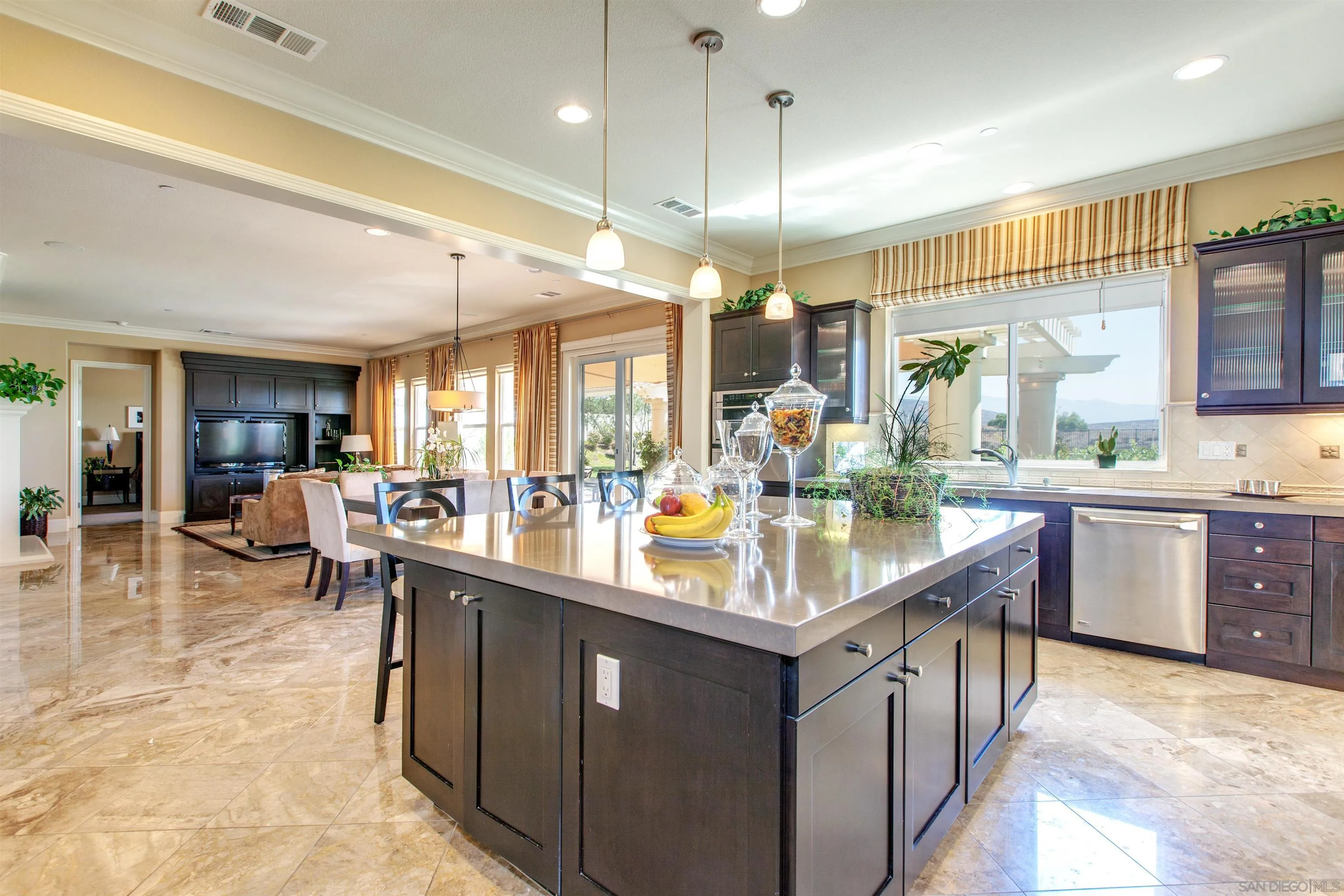 671 Via Maggiore Chula Vista, CA 91914 - Photo 17 of 42 a kitchen with lots of counter top space