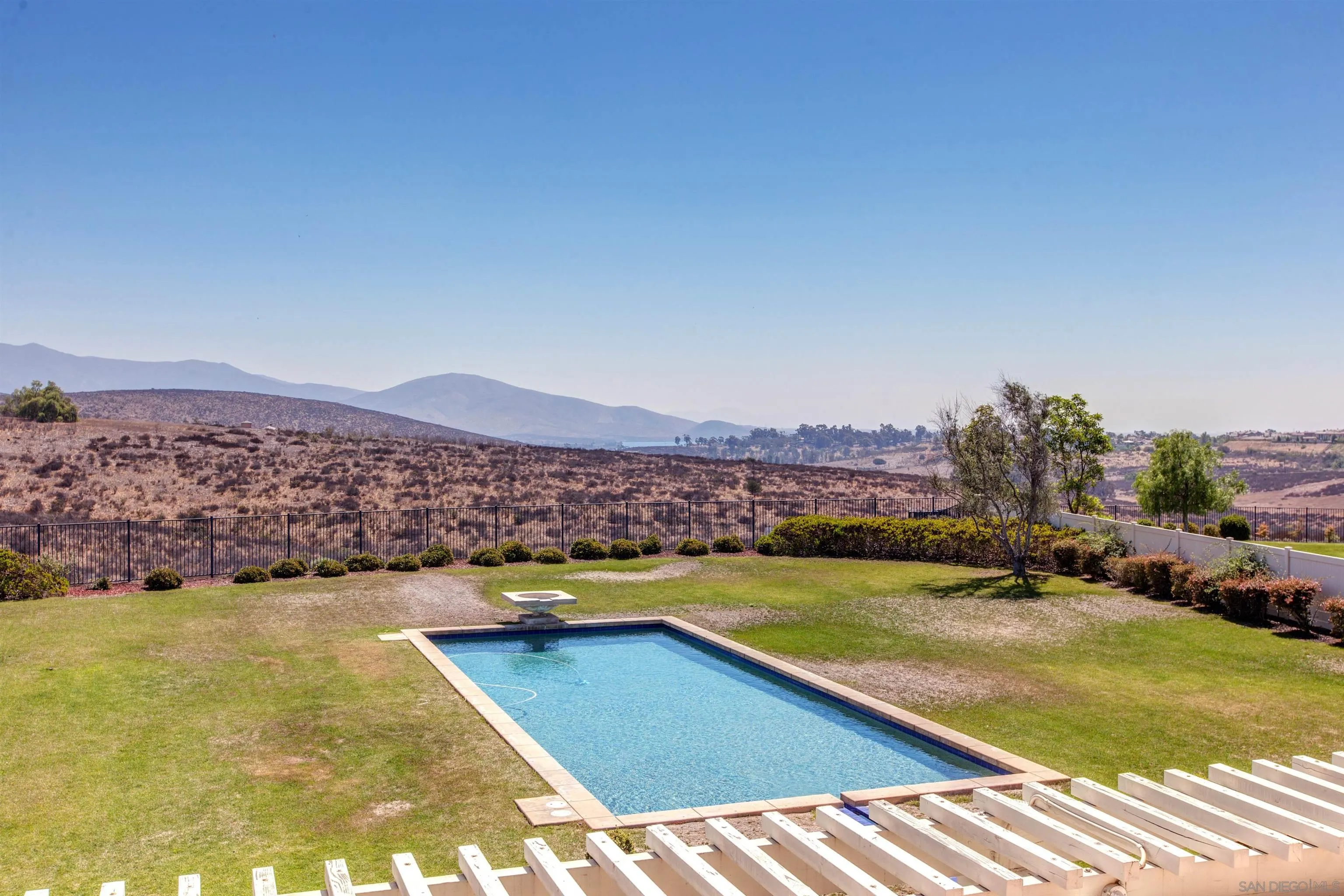 671 Via Maggiore Chula Vista, CA 91914 - Photo 41 of 42 a view of a swimming pool and an ocean view