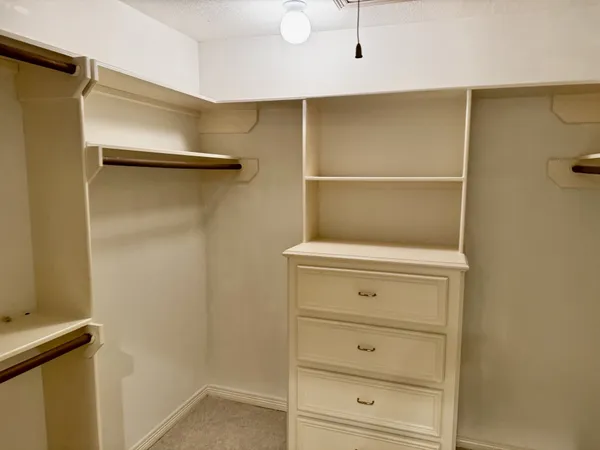 $3,900 | 4916 Travis Street, Houston, TX 77004