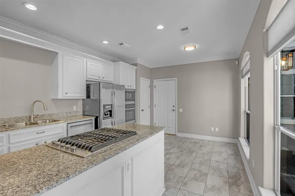 $3,900 | 4916 Travis Street, Houston, TX 77004