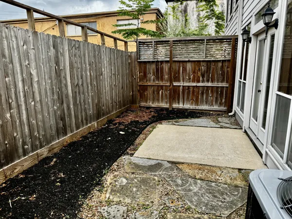 $3,900 | 4916 Travis Street, Houston, TX 77004