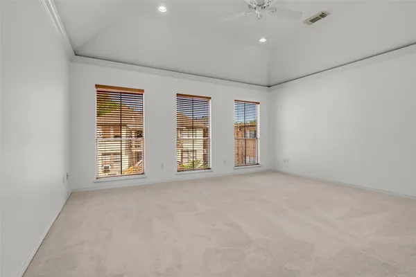 $3,900 | 4916 Travis Street, Houston, TX 77004
