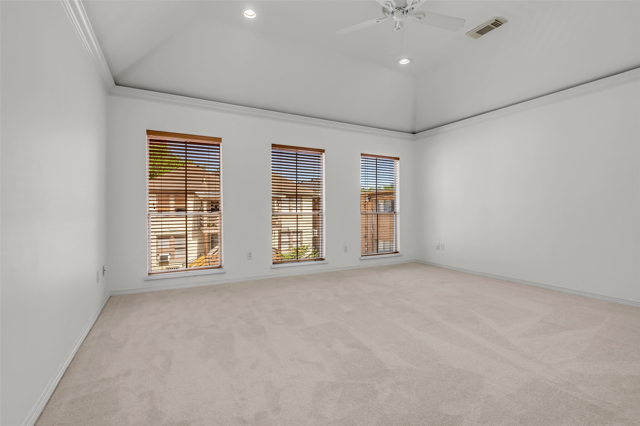 4916 Travis Street Houston, TX 77004 - Photo 15 of 27 an empty room with windows