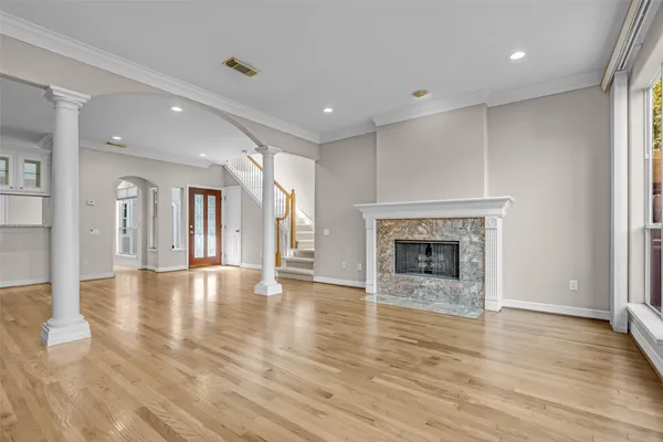 $3,900 | 4916 Travis Street, Houston, TX 77004