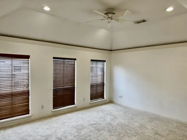 $3,900 | 4916 Travis Street, Houston, TX 77004