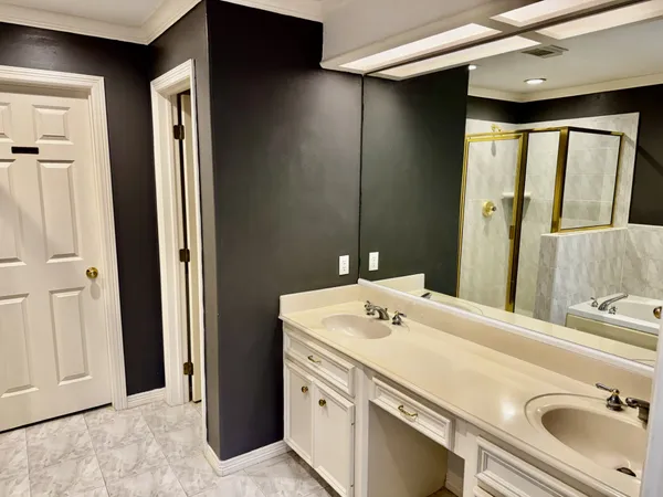 $3,900 | 4916 Travis Street, Houston, TX 77004