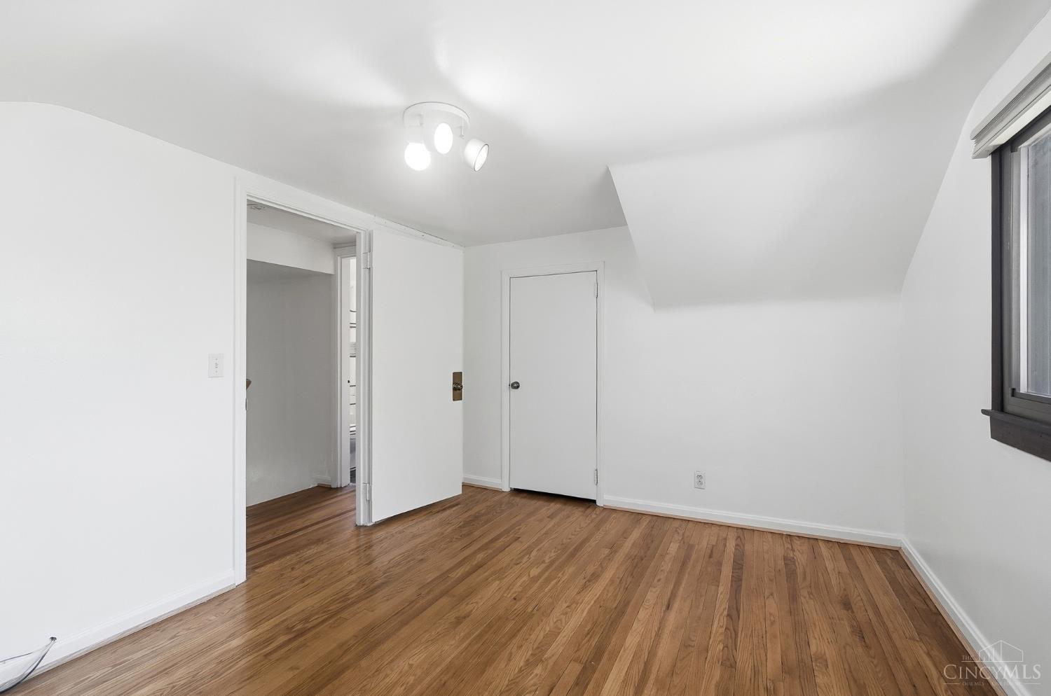 4605 Boomer Road Cincinnati, OH 45247 - Photo 39 of 69 Gallery Image 39