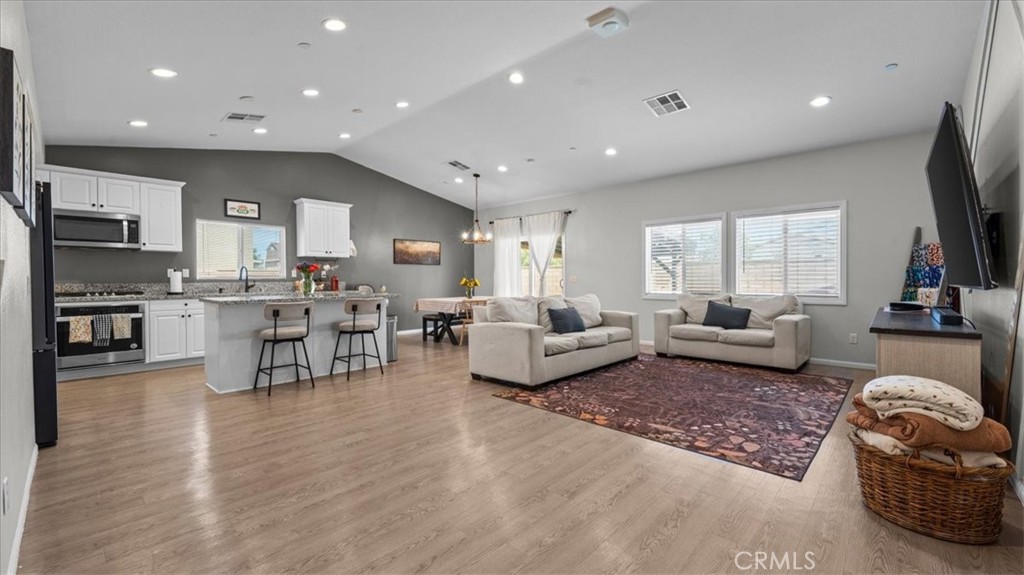 11886 Sierra Road Victorville, CA 92392 - Photo 5 of 41