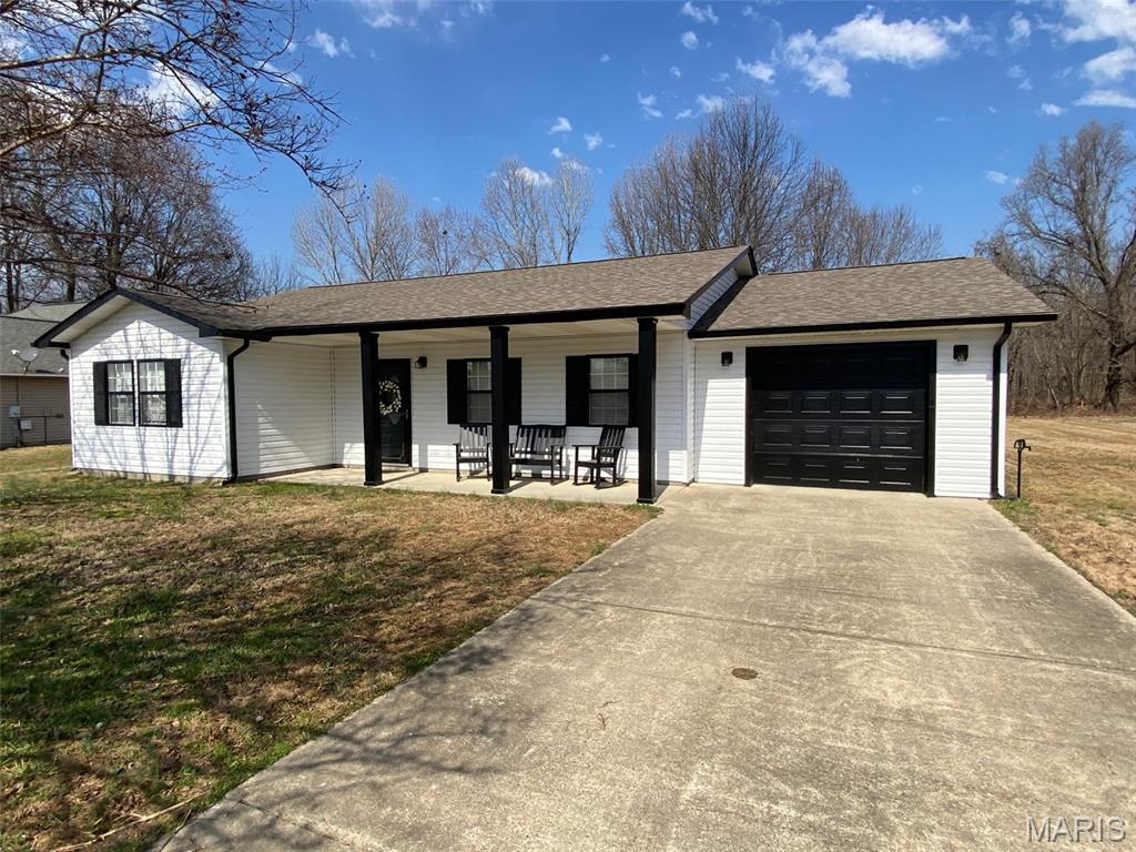 1306 Susan Street Dexter, MO 63841 - Photo 2 of 23