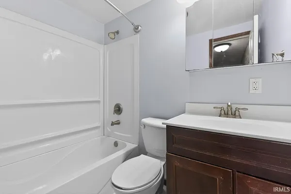 $289,900 | 10450 Appletree Lane, Osceola, IN 46561